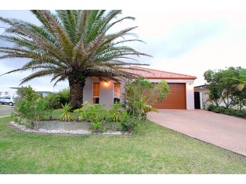 1 Antigua Court, Kawana Island QLD 4575