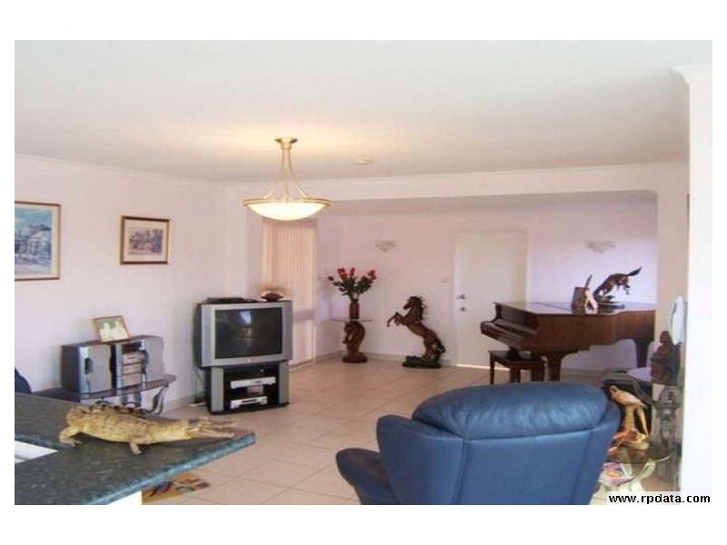 165 Nicklin Way, Warana QLD 4575