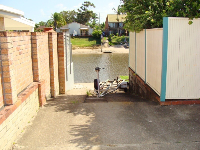 1/8 Urambi Court, Mountain Creek QLD 4557