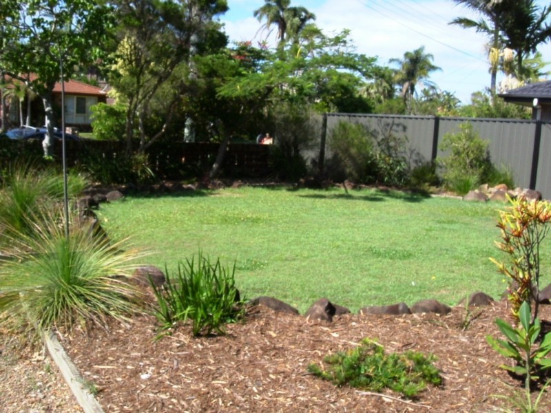 6 Bullando Street, Warana QLD 4575