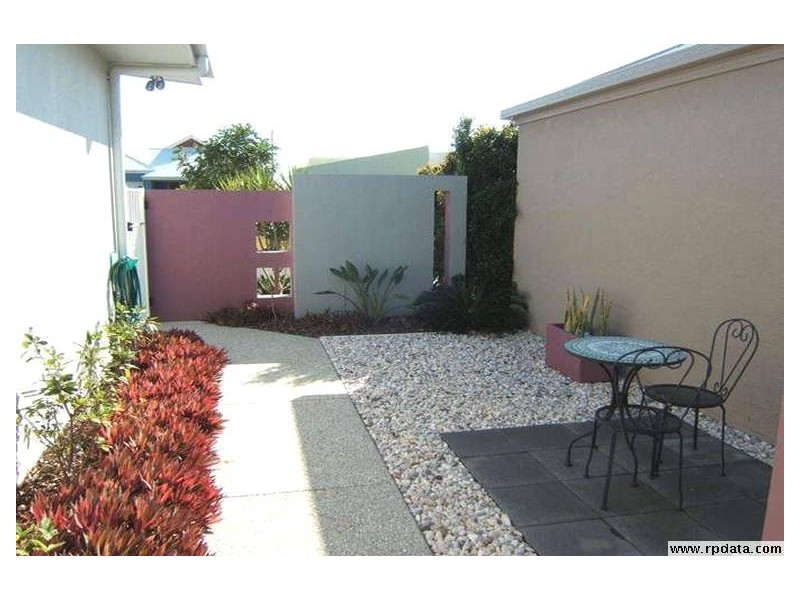 21 Sanibel Crt, Kawana Island QLD 4575