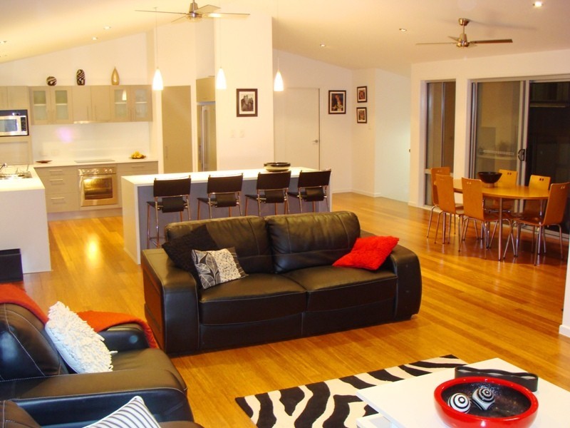 2 Sundown Close, Tanawha QLD 4556