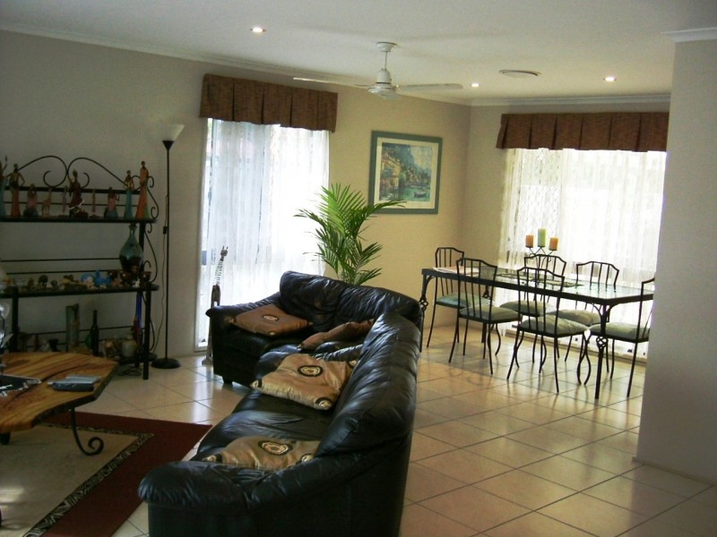 11 Kensington Drive, Minyama QLD 4575