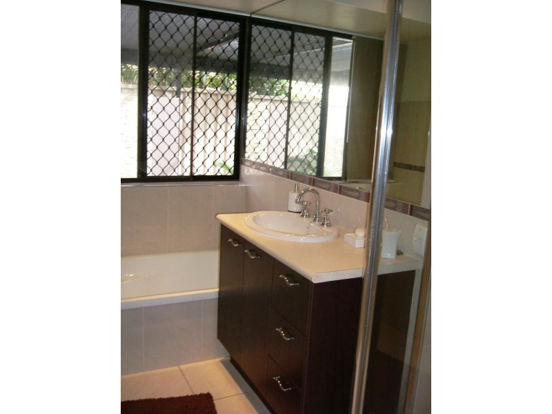 11 Kensington Drive, Minyama QLD 4575