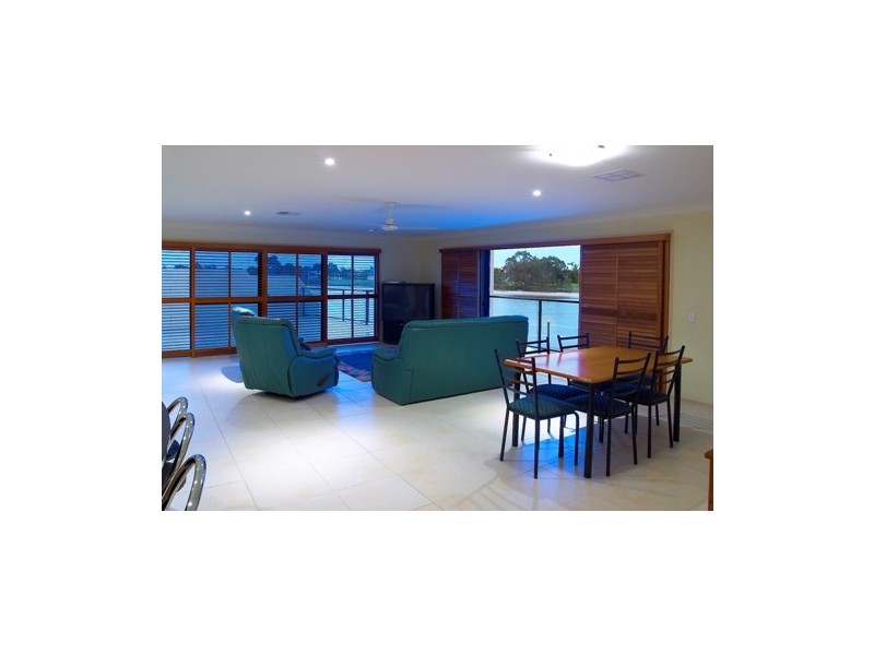 10 Mooloolah Island, Minyama QLD 4575