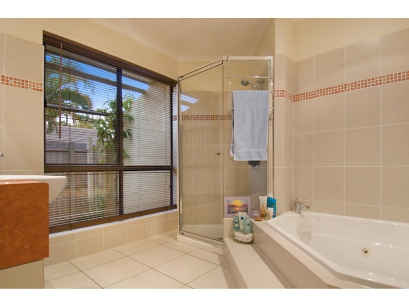 27 Kumbada Court, Minyama QLD 4575