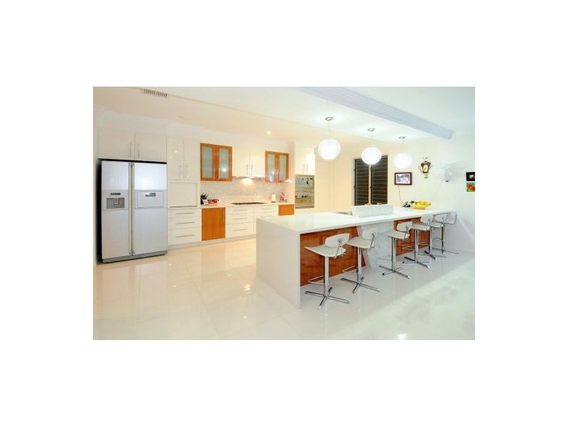 1 Reedlark Place, Parrearra QLD 4575