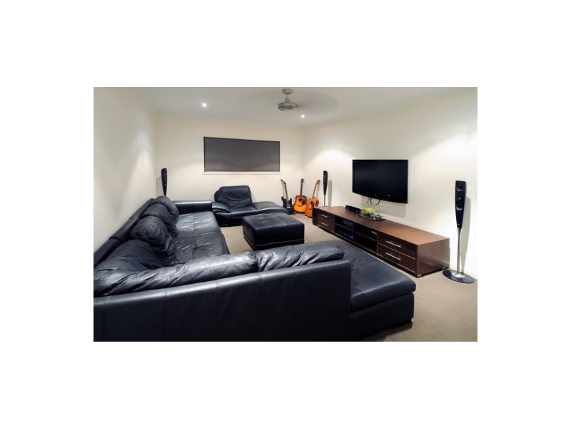 2 Robur Crescent, Mountain Creek QLD 4557