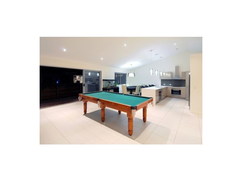 2 Robur Crescent, Mountain Creek QLD 4557