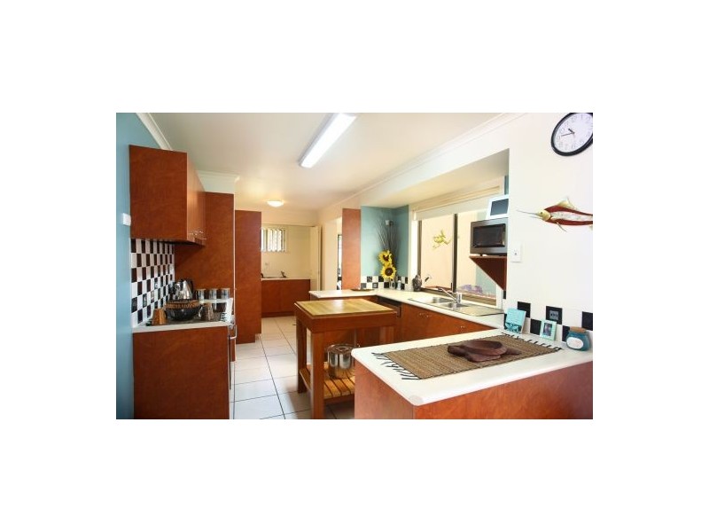 21 Sunbird chase, Parrearra QLD 4575