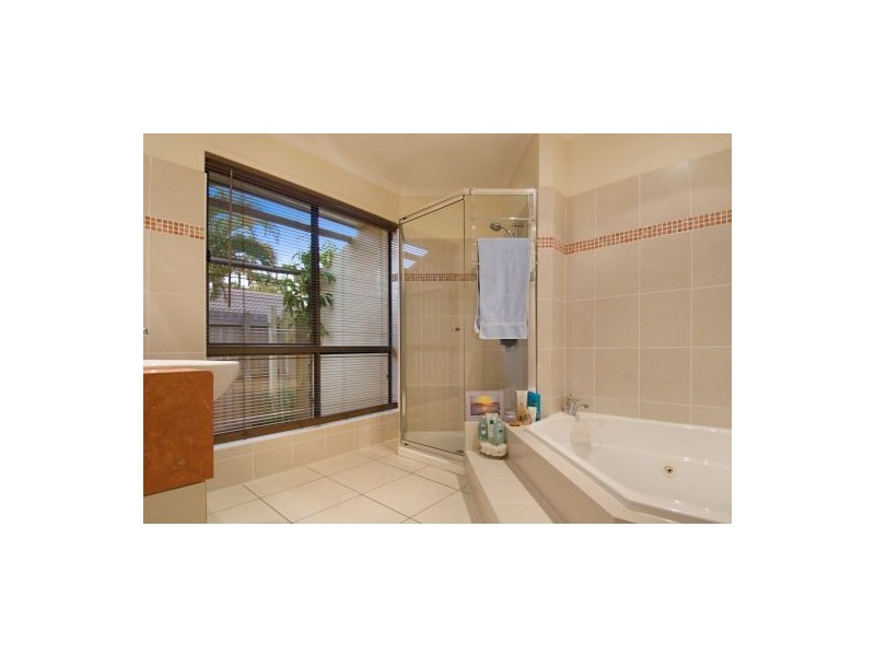 27 Kumbada Court, Minyama QLD 4575