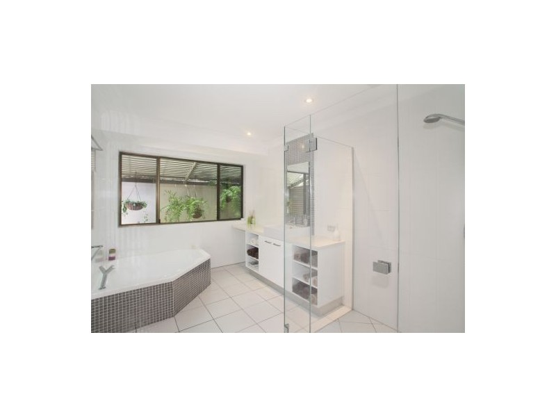 14 Island Court, Minyama QLD 4575