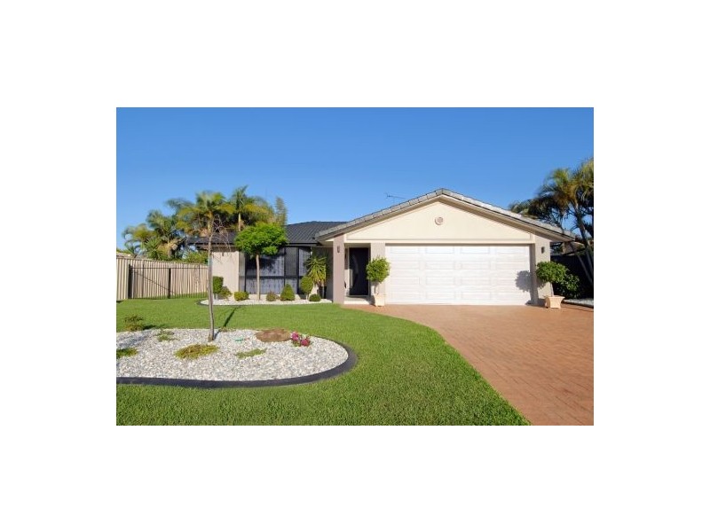 11 Kensinton Drive, Minyama QLD 4575