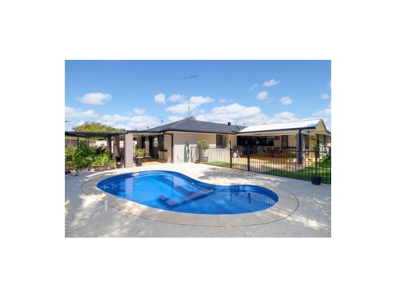11 Kensinton Drive, Minyama QLD 4575