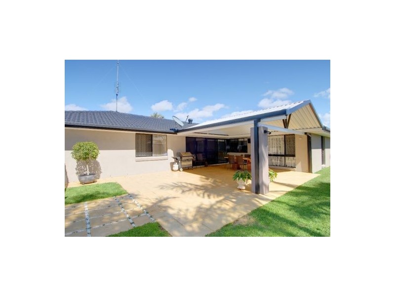 11 Kensinton Drive, Minyama QLD 4575