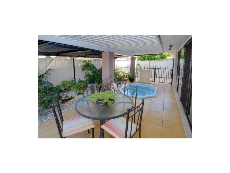 11 Kensinton Drive, Minyama QLD 4575