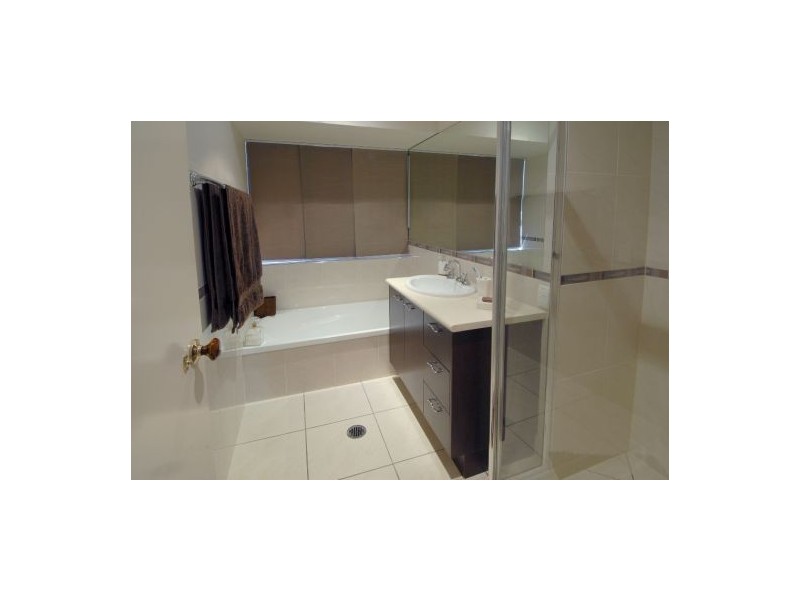 11 Kensinton Drive, Minyama QLD 4575