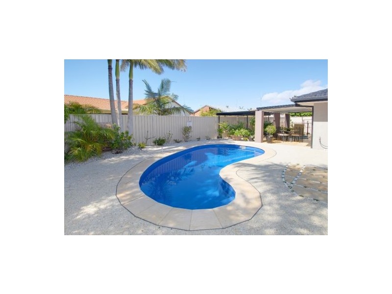 11 Kensinton Drive, Minyama QLD 4575