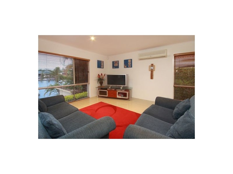 102 Sunbird Chase, Minyama QLD 4575