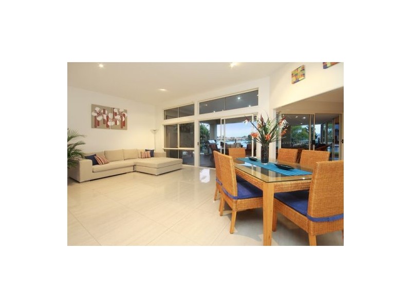 102 Sunbird Chase, Minyama QLD 4575