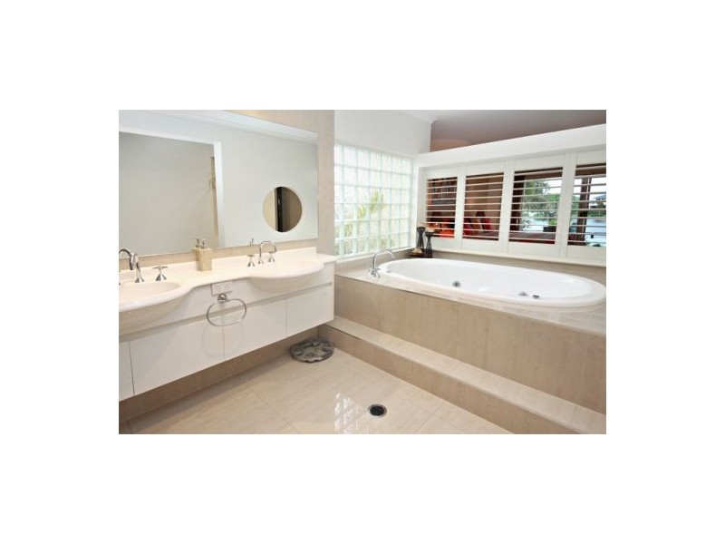 102 Sunbird Chase, Minyama QLD 4575