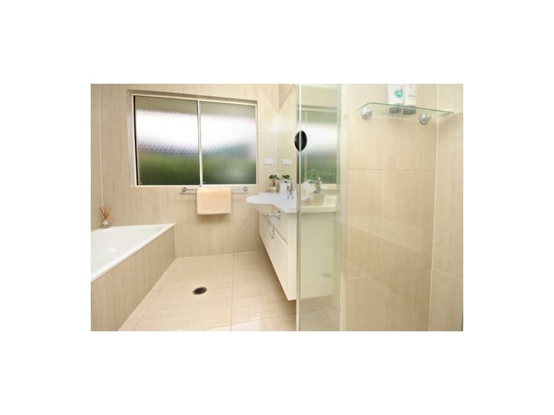 102 Sunbird Chase, Minyama QLD 4575