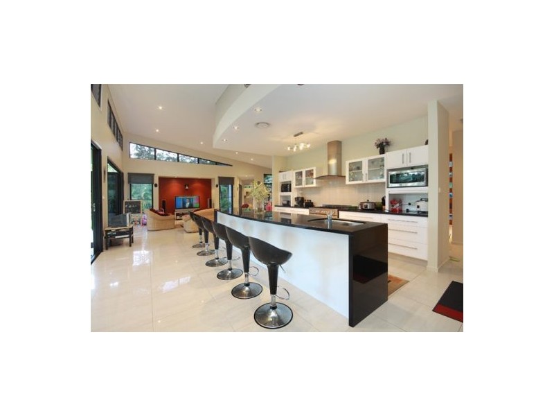 8 Kirby Court, Tanawha QLD 4556