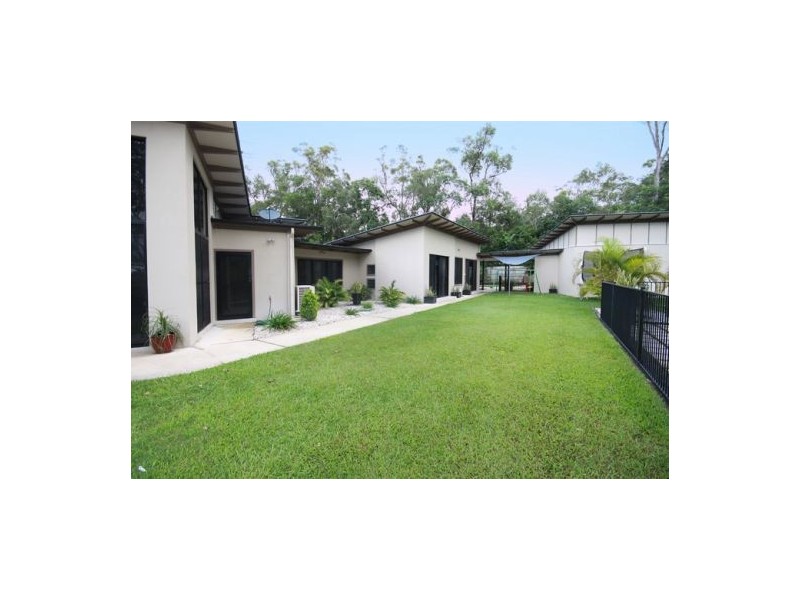 8 Kirby Court, Tanawha QLD 4556