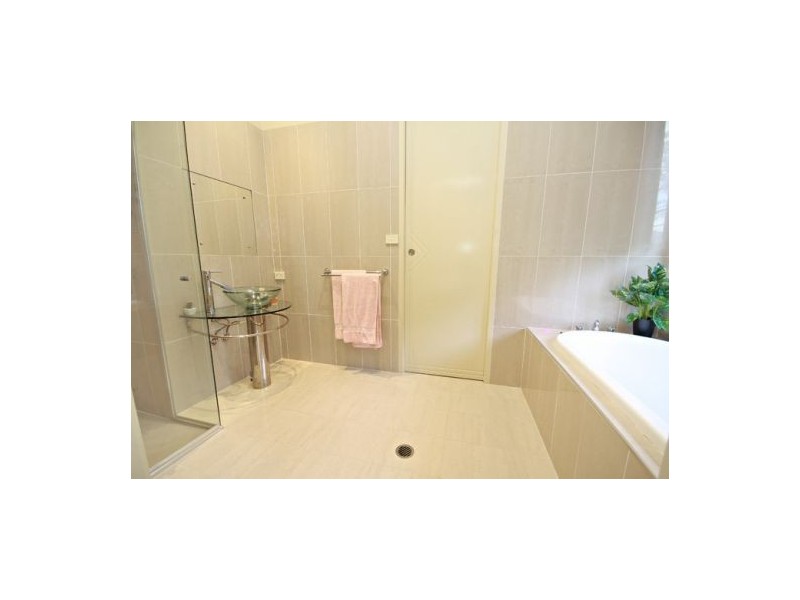 8 Kirby Court, Tanawha QLD 4556