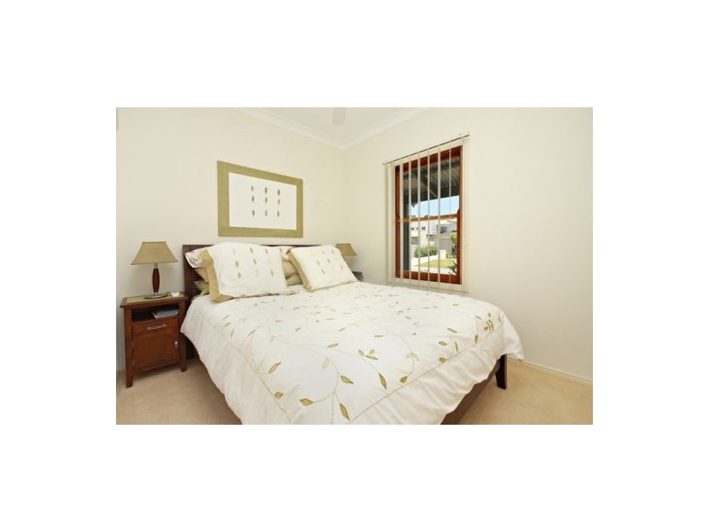 20 Tarawa Street, Kawana Island QLD 4575