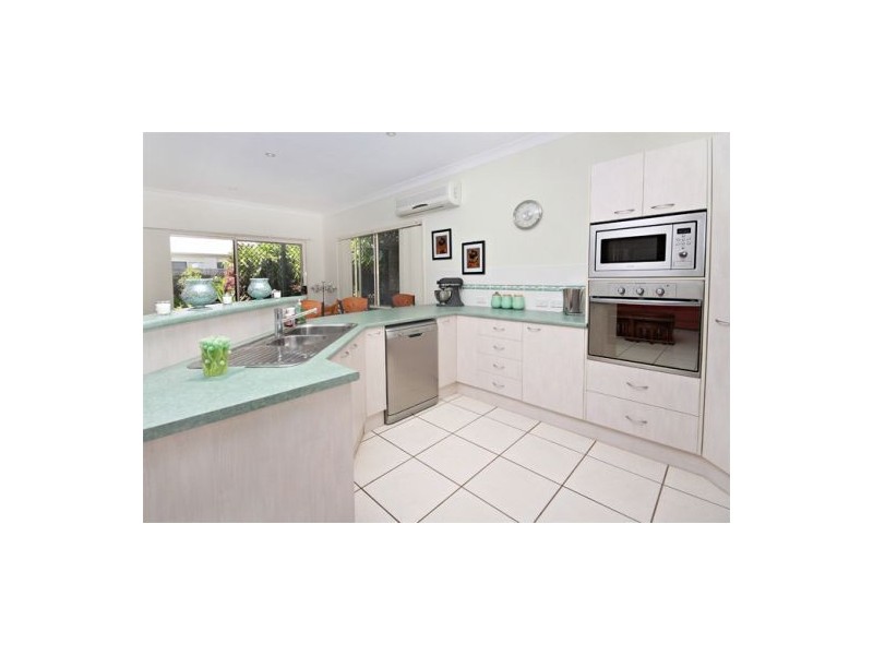 20 Tarawa Street, Kawana Island QLD 4575