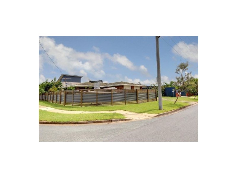 14 Bandaroo street, Warana QLD 4575