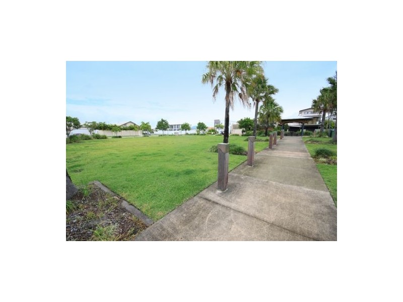 9 Bimini Street, Kawana Island QLD 4575