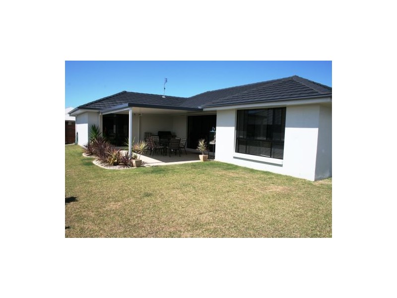 8 Myrtus Street, Mountain Creek QLD 4557