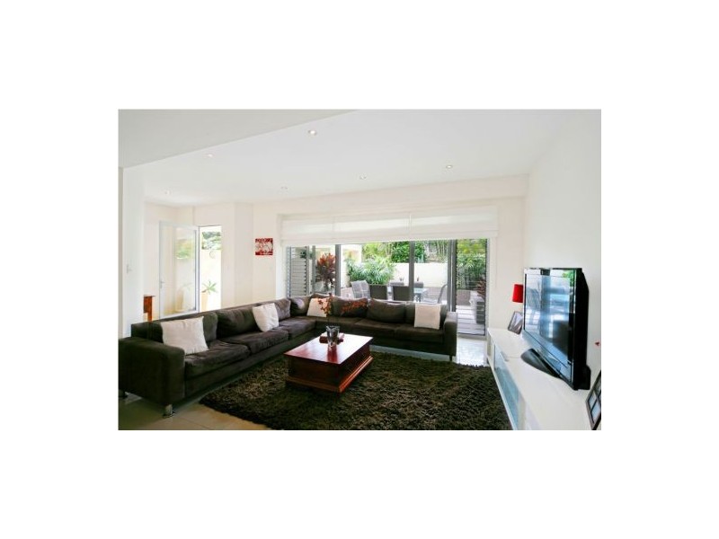 3/8 Leo Crescent, Alexandra Headland QLD 4572