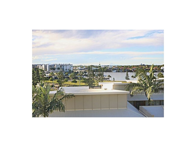 Unit 34 ‘Leeward’ 1 Grenada Way, Kawana Island QLD 4575
