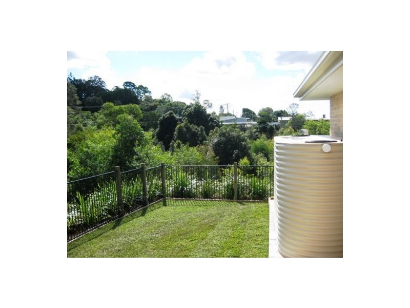 8 Wallace Close, Coes Creek QLD 4560