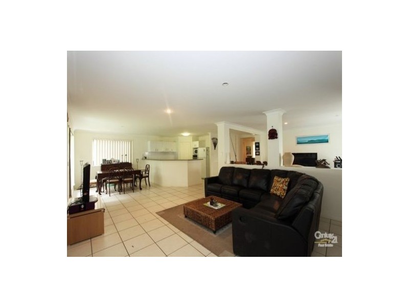 8 Veerings Crescent, Twin Waters QLD 4564