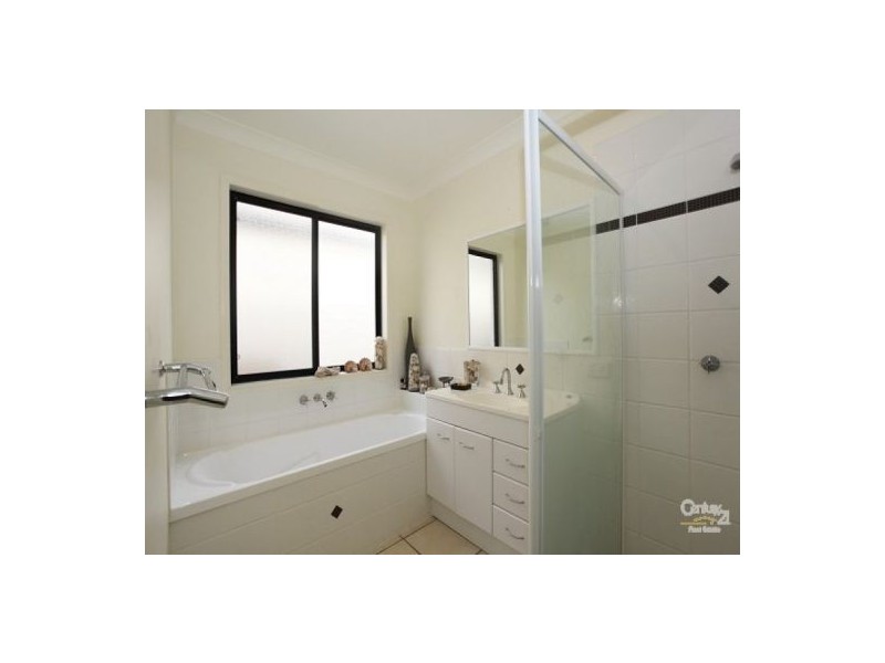 8 Veerings Crescent, Twin Waters QLD 4564