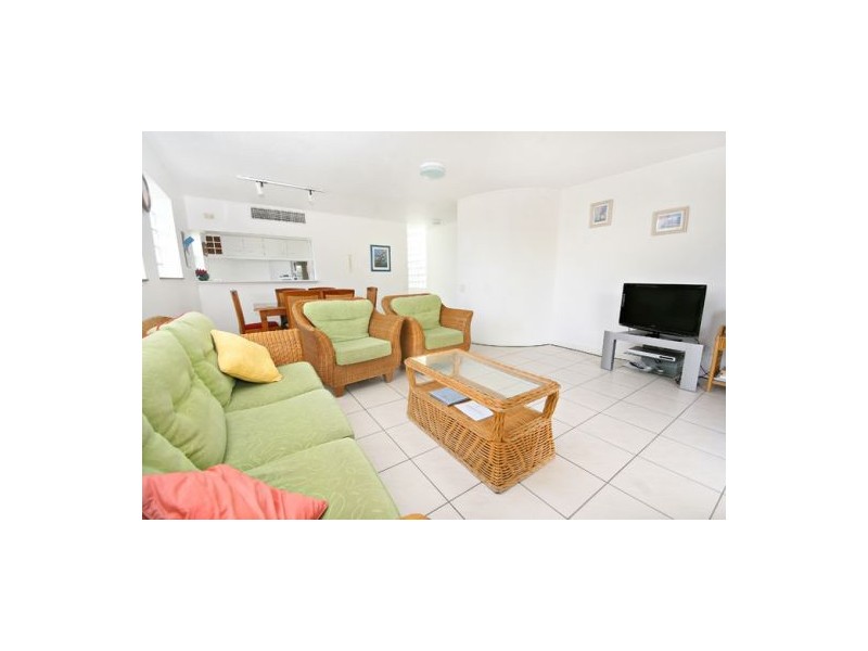 17 ‘Camargue’ 52 Alexandra Parade, Cotton Tree QLD 4558