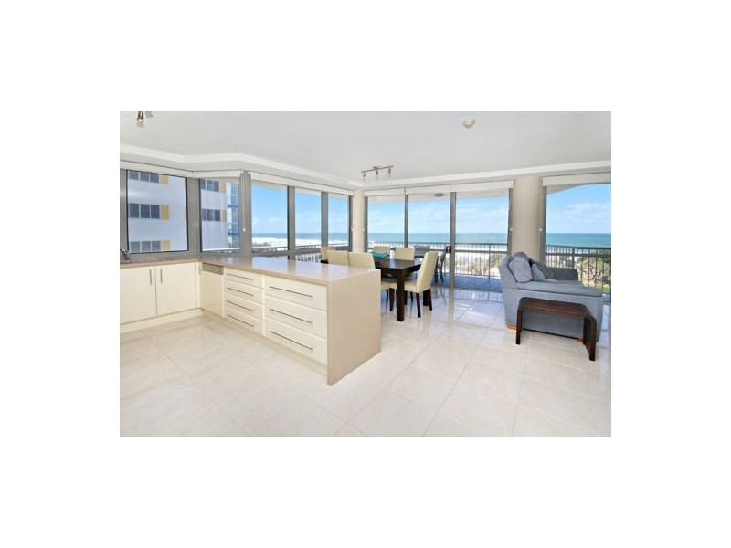 27 ‘Catalina 1′ 47 Sixth Avenue, Maroochydore QLD 4558