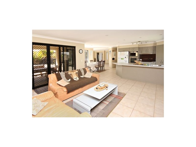 14 Martinique Court, Kawana Island QLD 4575