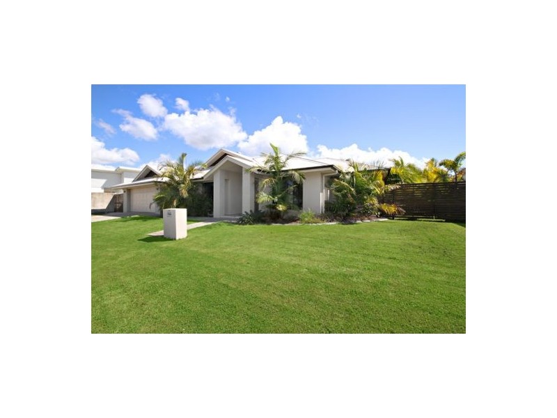 14 Martinique Court, Kawana Island QLD 4575