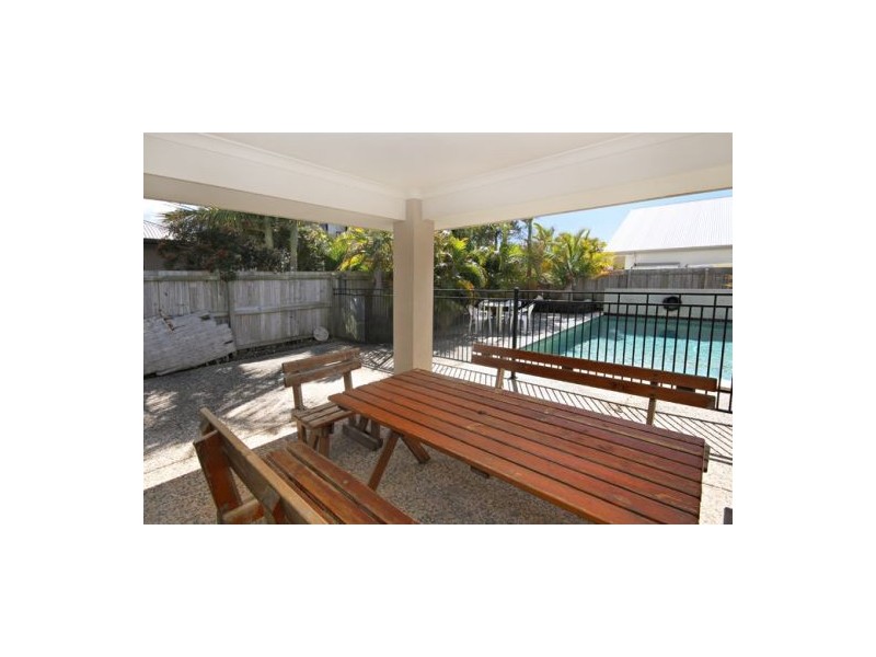 14 Martinique Court, Kawana Island QLD 4575