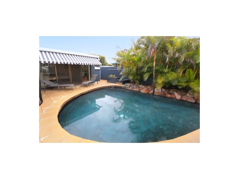 50 Oceanic Drive, Warana QLD 4575