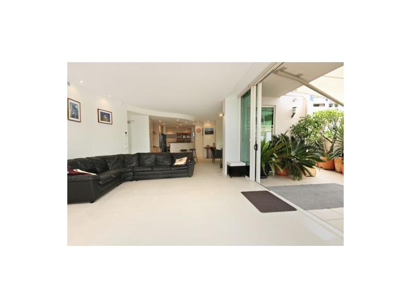 2/49 River Esplanade, Mooloolaba QLD 4557