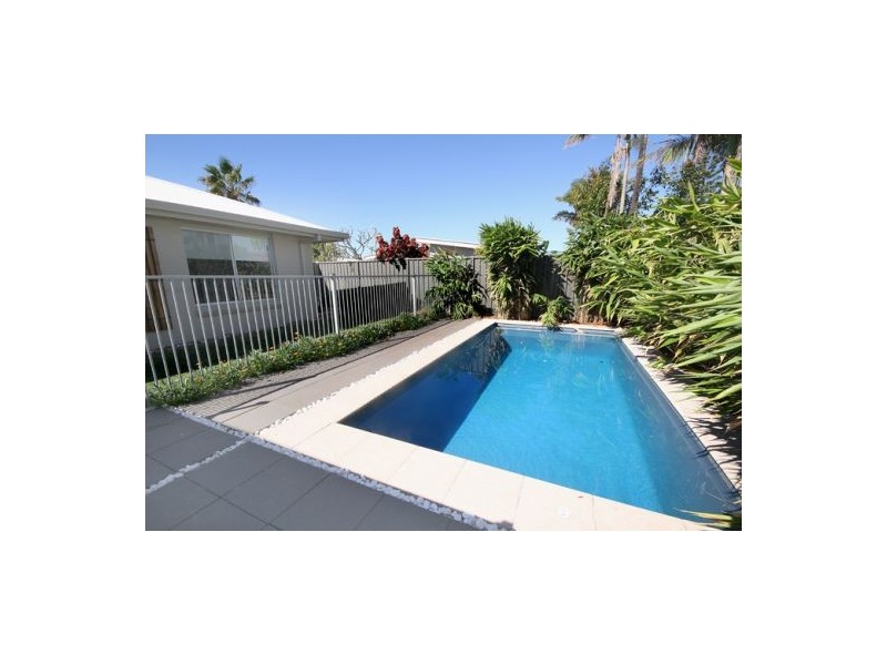 37 Point Cartright Drive, Buddina QLD 4575