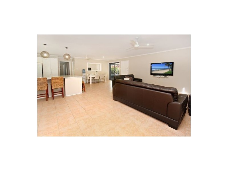 37 Point Cartright Drive, Buddina QLD 4575