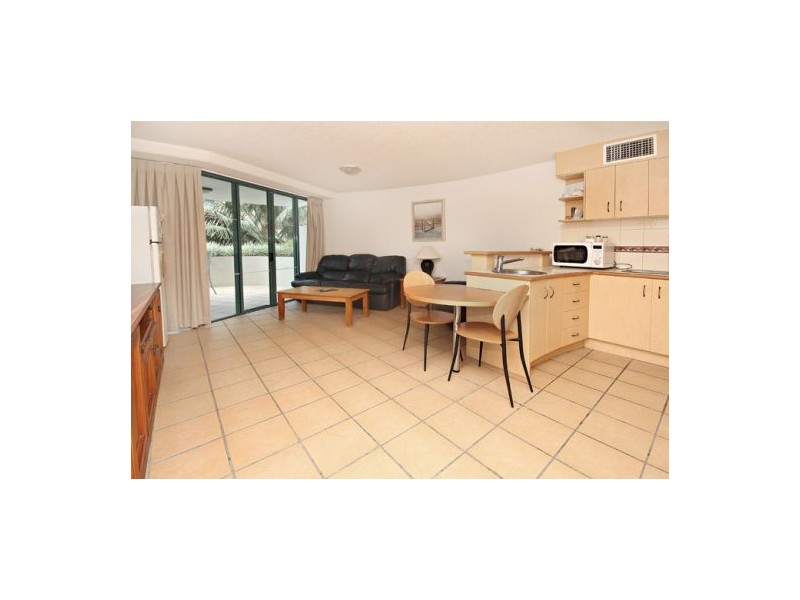 13 “Grand Palais” 188 Alexandra Pde, Alexandra Headland QLD 4572