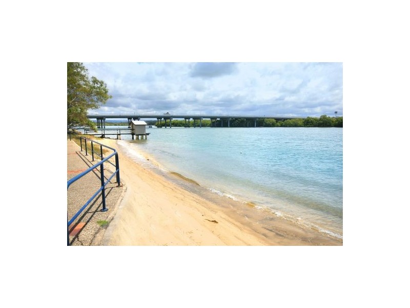 2/32 Broadwater Avenue, Maroochydore QLD 4558
